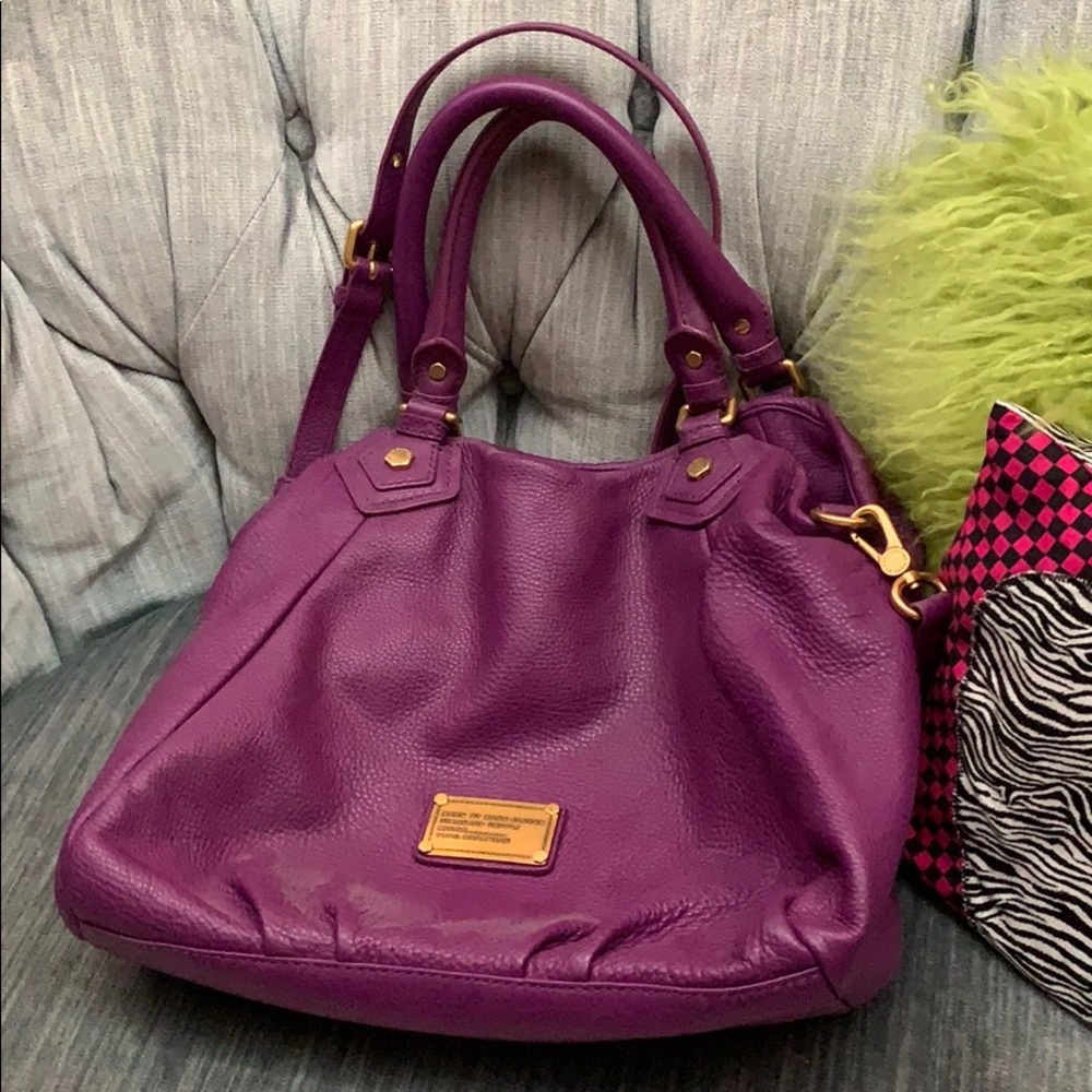 This bag is like brand new. Only carried 1-2 times